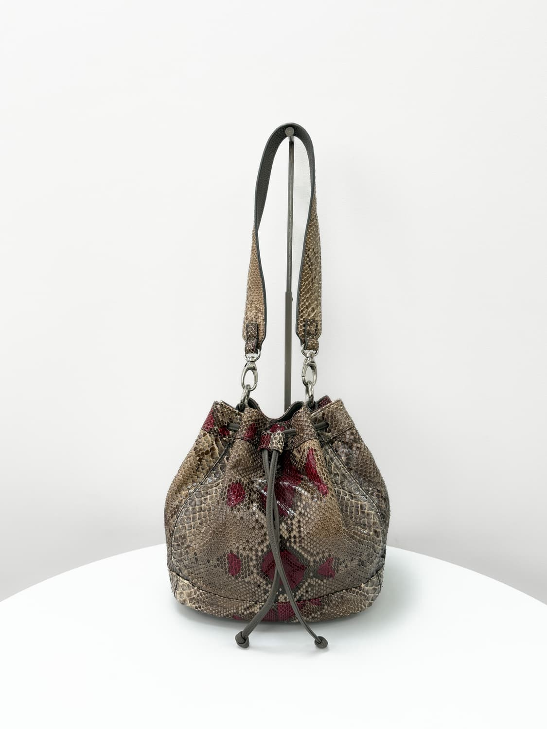 콜롬보 파이톤 드로우스트링 숄더백 상품이미지1