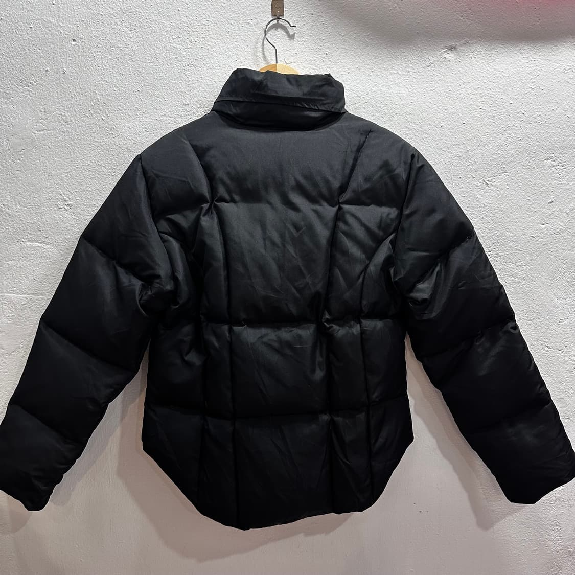 DKNY 블랙 덕다운 숏 푸퍼 패딩M 상품이미지7