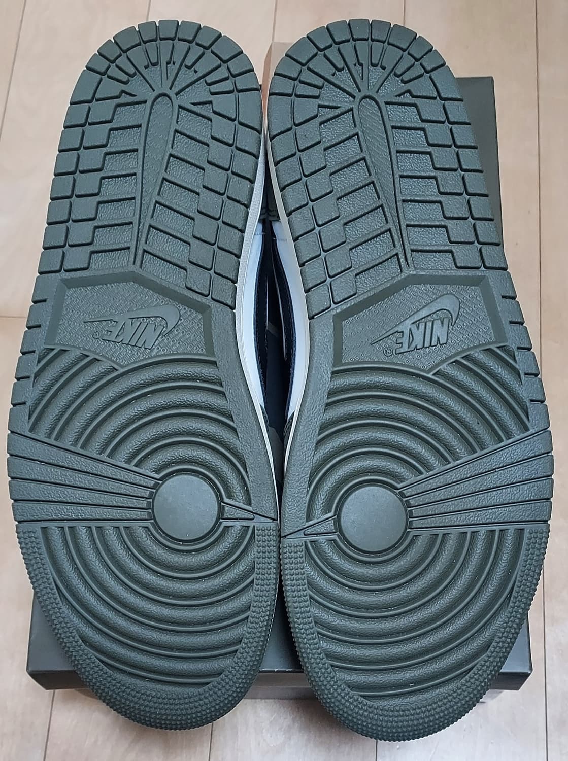 (280)나이키 조던1로우 OG 미디엄 올리브 블랙 상품이미지6