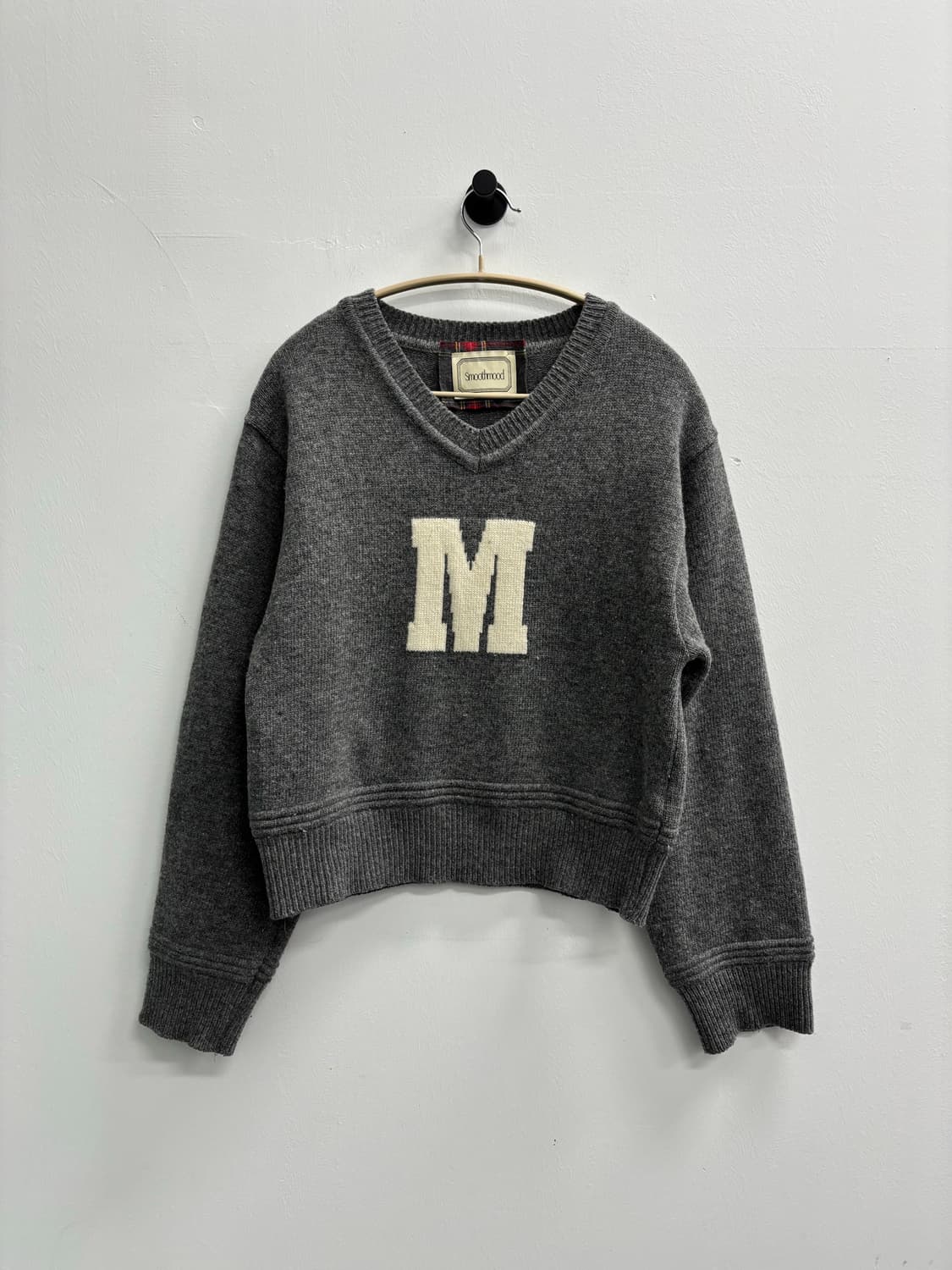 Smoothmood(스무스무드) 로고 브이넥 울 니트 상품이미지1