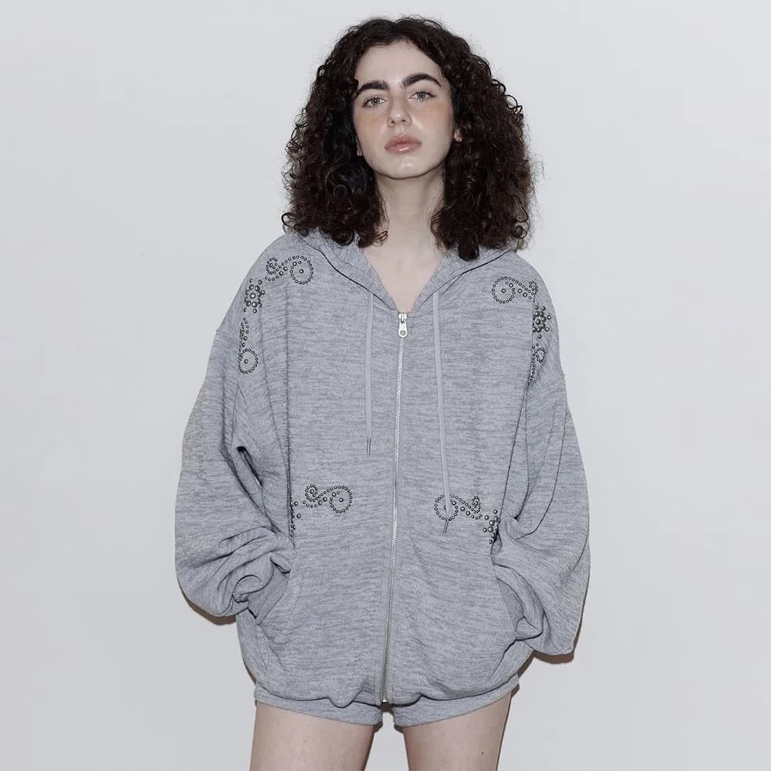 폴리수엠 ORNAMENT STUDDED HOODIE GRAY 상품이미지1