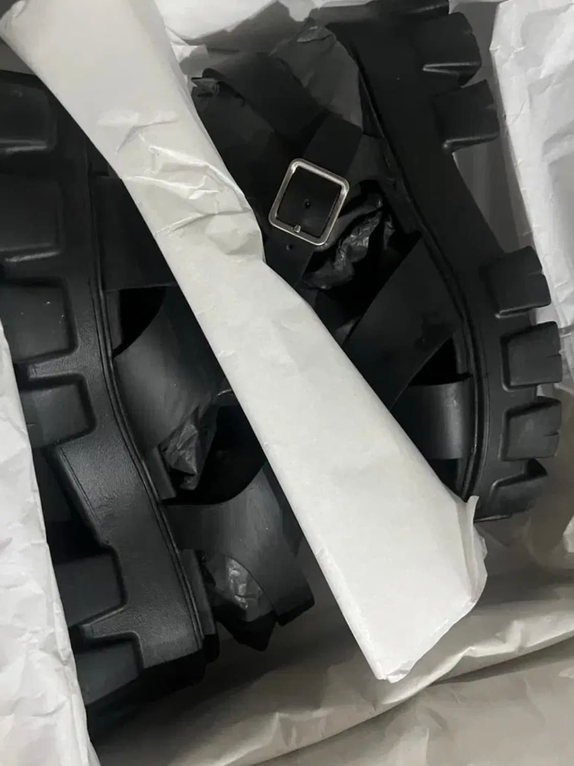 프라다 - 모놀리스 러버 샌들 상품이미지3