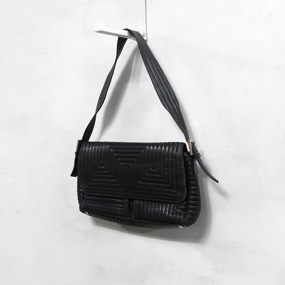 BALLY 발리 고딕 숄더 레더백 상품이미지3