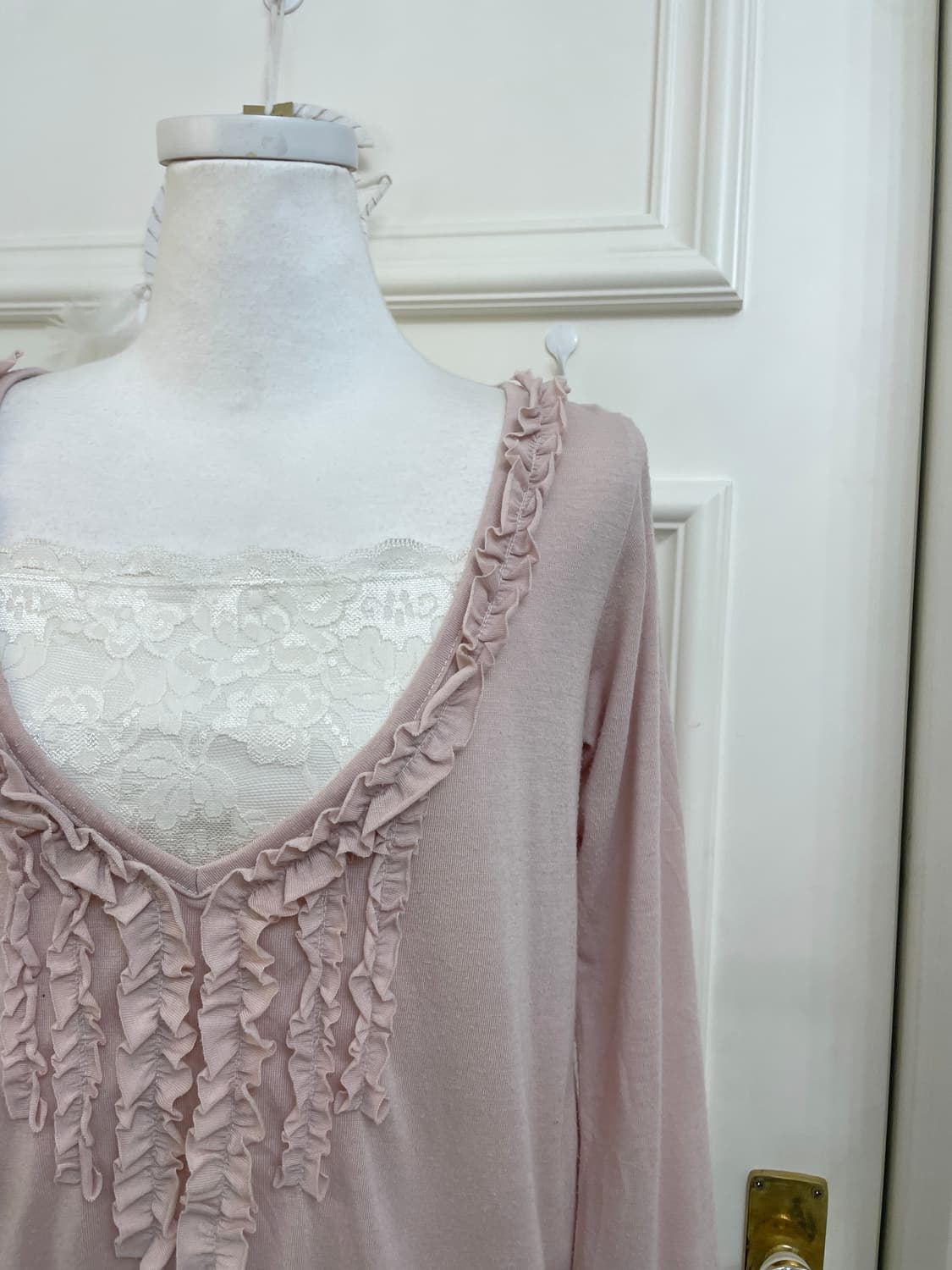 indipink ruffle v-neck top&ivory lace sl 상품이미지6