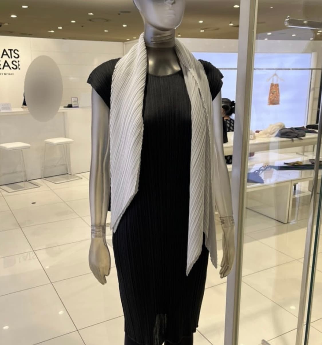 이세이미야케 플리츠 플리즈 스카프 아이보리 상품이미지1