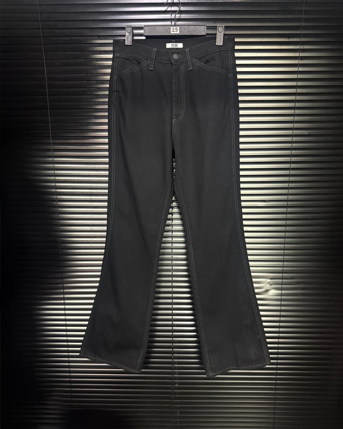 유니클로U 르메르 와이드핏 컬러진 블랙 데님 부츠컷 25 세미 와이드팬츠 상품이미지1