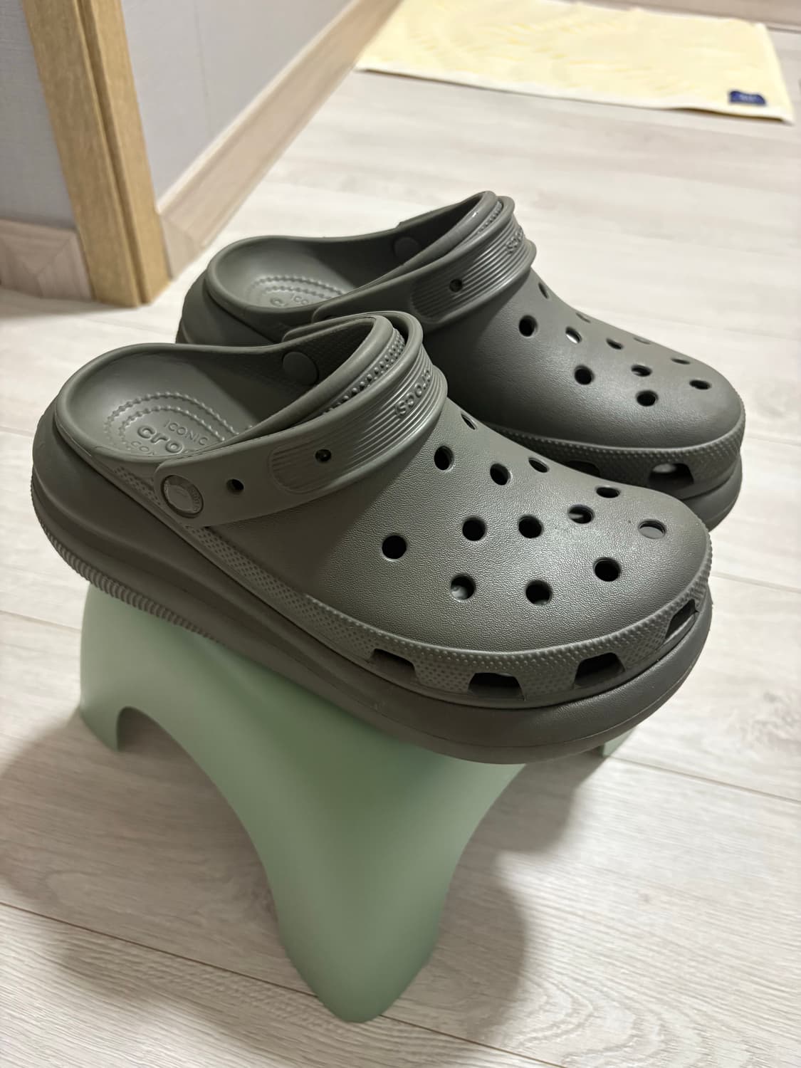 크록스 크러쉬 클로그 카키 상품이미지3