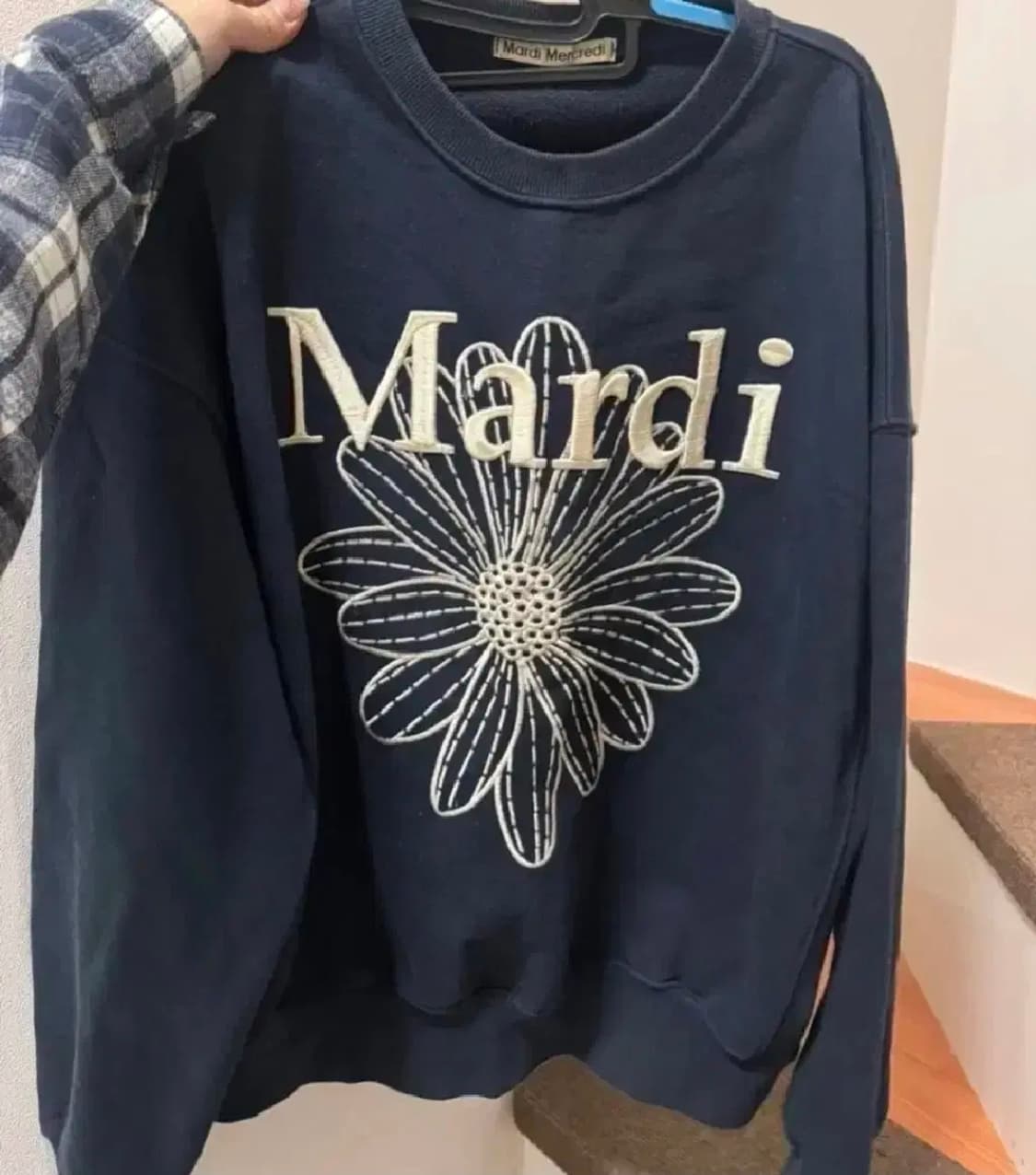 138000 최상급(실착1) 정품 마르디 자수로고 맨투맨 상품이미지1