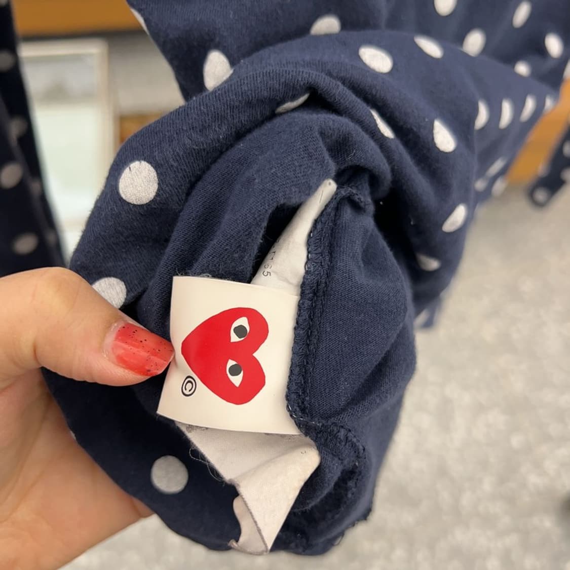 꼼데가르송 플레이 도트 롱슬리브 긴팔티 85 C04137  상품이미지4