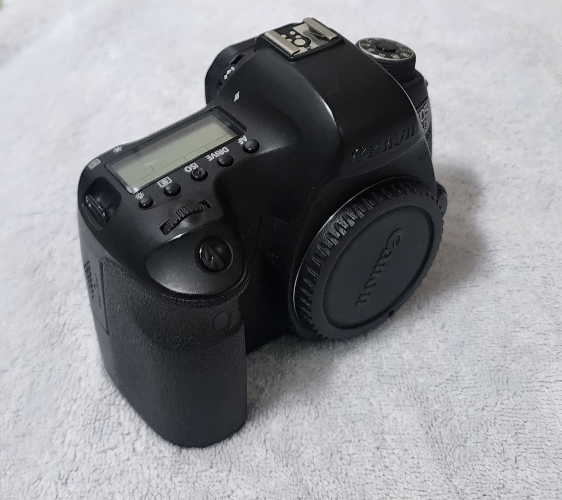 캐논 디지털카메라 EOS 6D 카메라 바디만 팝니다. 상품이미지2