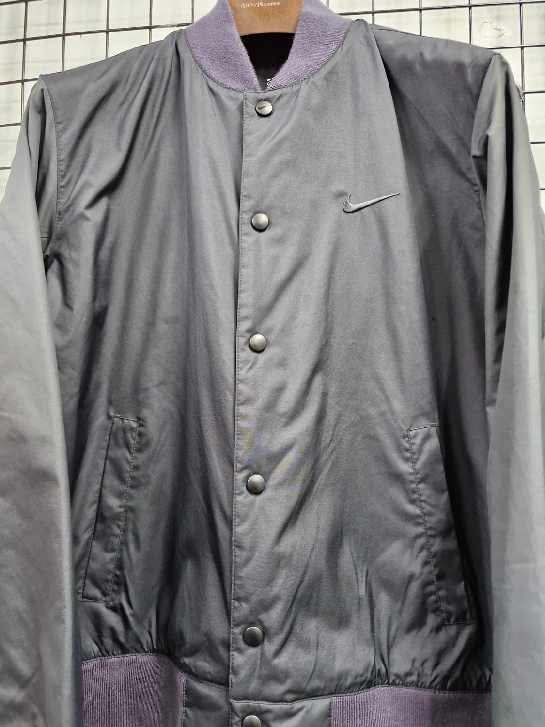 100L 나이키 솔로스우시 블랙 봄버 자켓. 상품이미지5