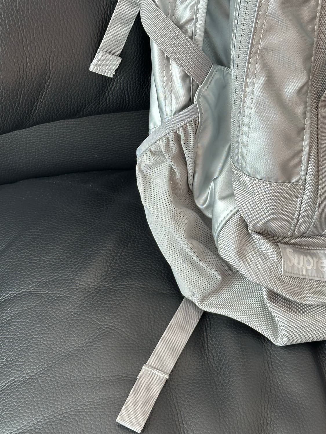 슈프림 22fw 백팩 실버컬러 상태 굿 상품이미지3