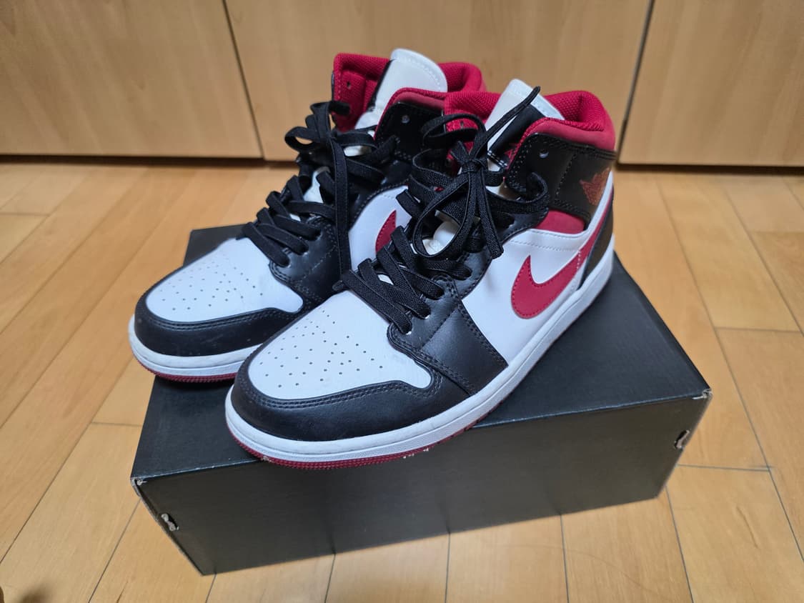 조던1 미드 짐레드 블랙 화이트 상품이미지3