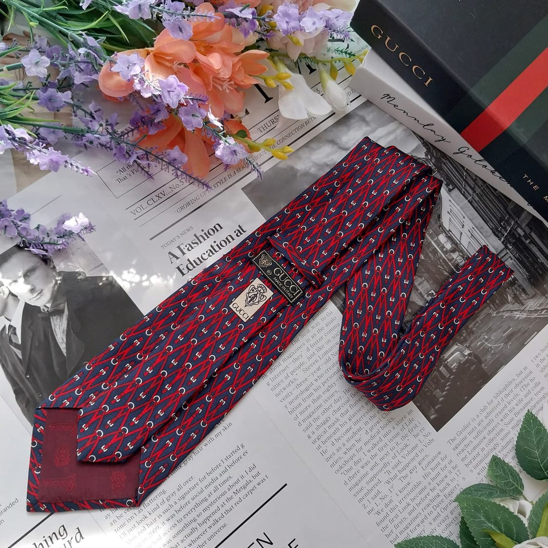 구찌 실크 네이비 레드 체인 패턴 넥타이 9.1cm A+등급 K999
 상품이미지3