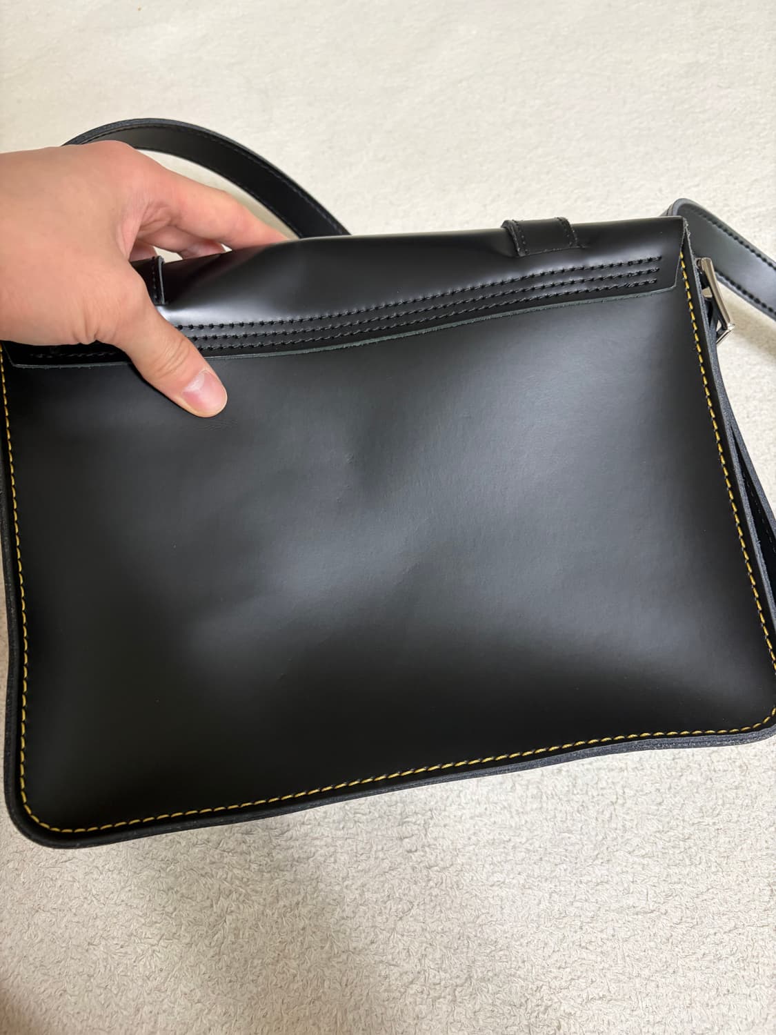 닥터마틴(Dr.Martens) 11인치 레더 사첼백 (블랙) 상품이미지4