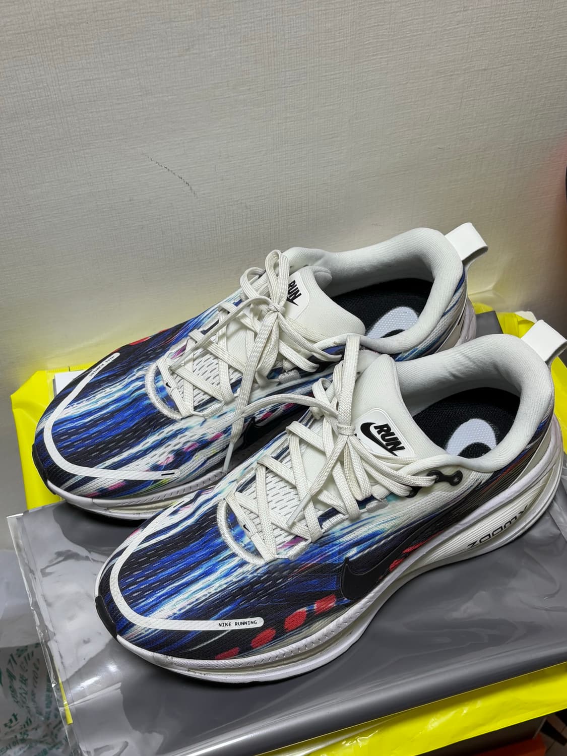 보메로 18 런닝화 275팔아요 상품이미지1