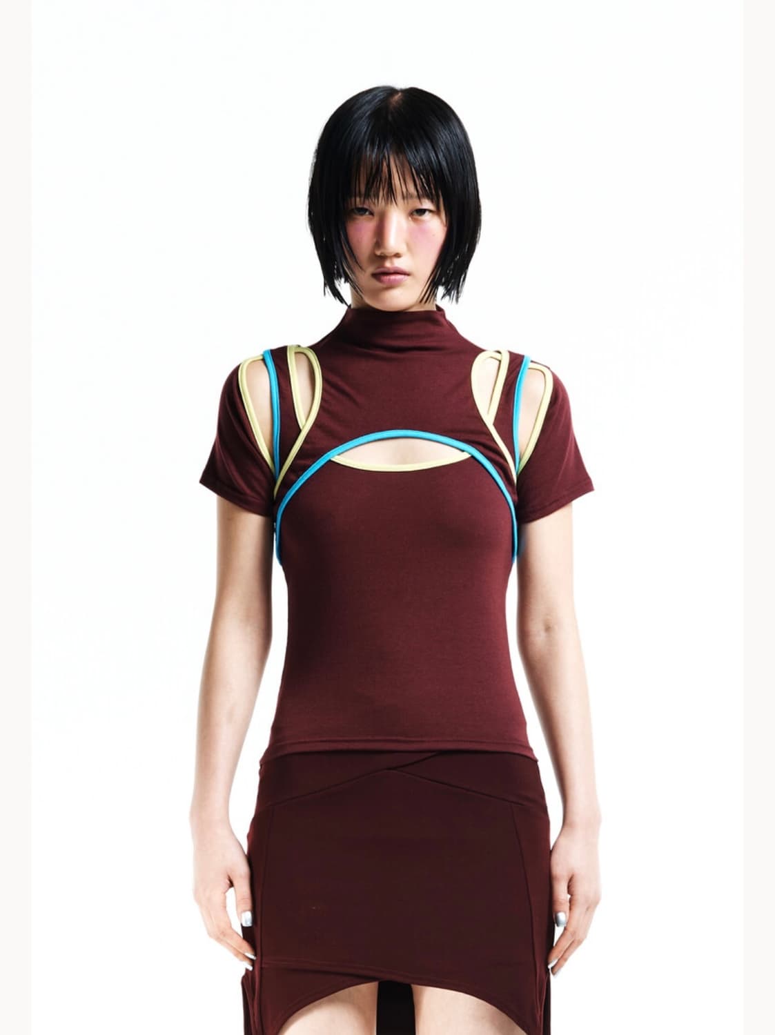COLOR CONTRAST HALFNECK CUTOUT TEE (BURG 상품이미지1