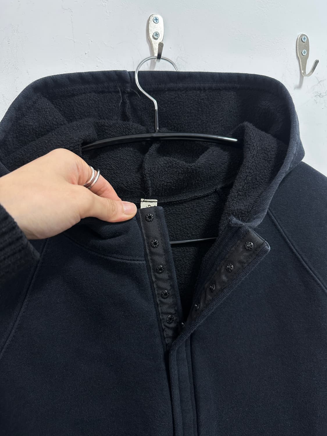 Vintage black buttoned detail hoodie 상품이미지5