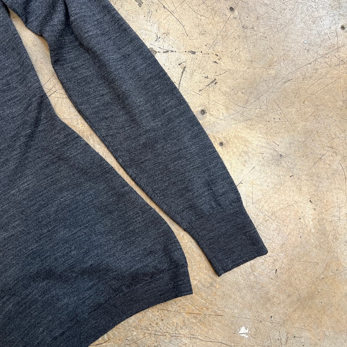 존스메들리 v넥 니트 상품이미지5