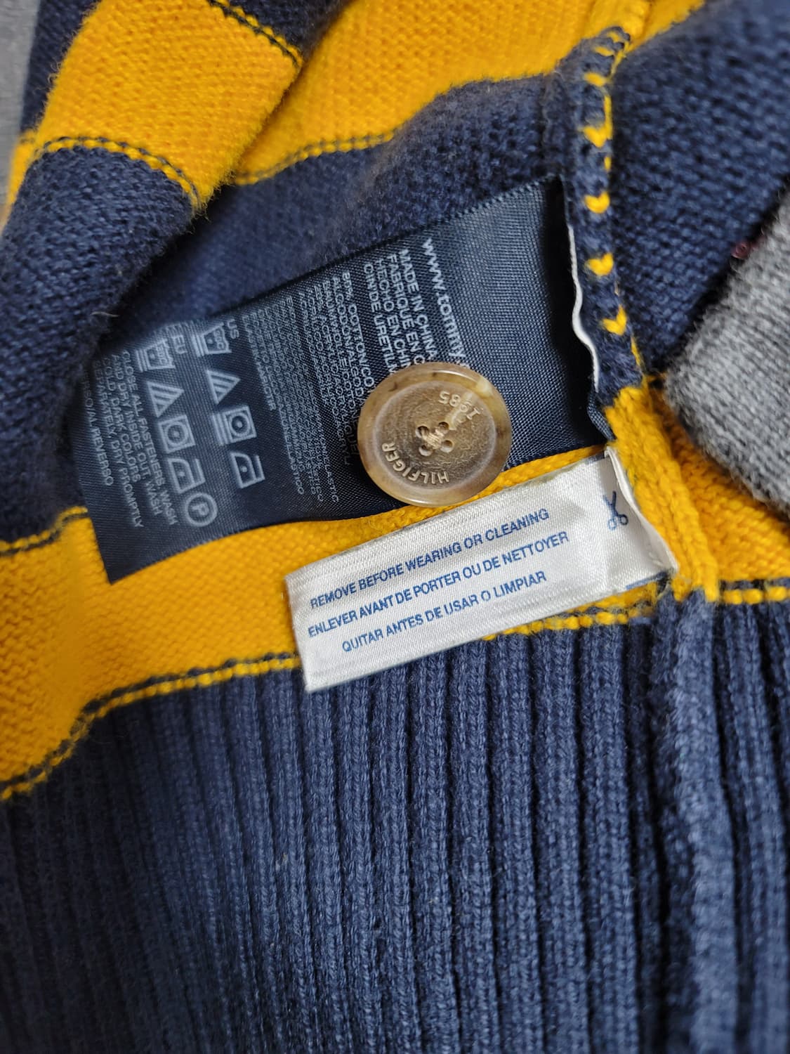 타미힐피거 사선무늬 가디건 L 100사이즈 상태굿

 상품이미지4