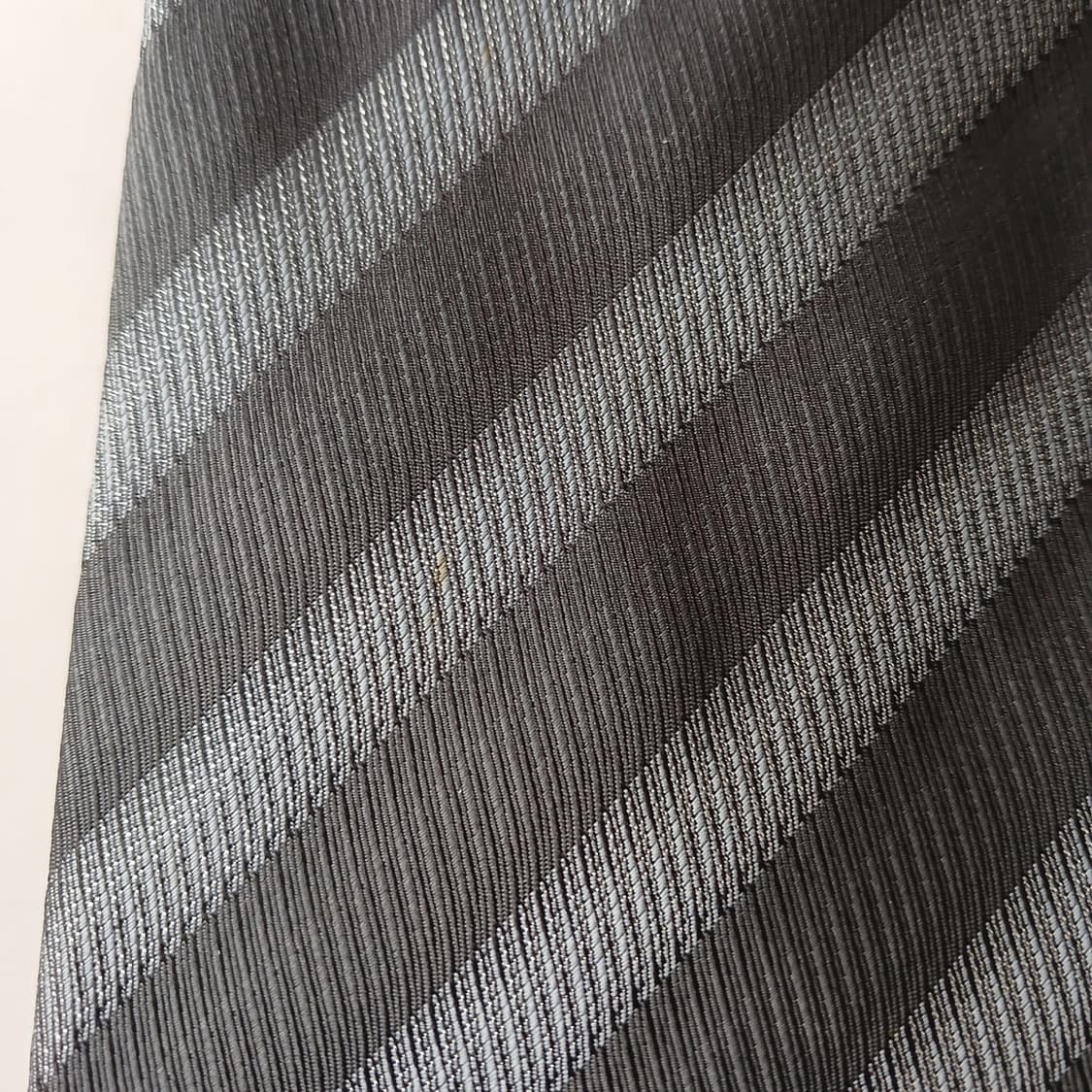 입생로랑 실크 그레이 스트라이프 넥타이 9.7cm A등급 A19083
 상품이미지9