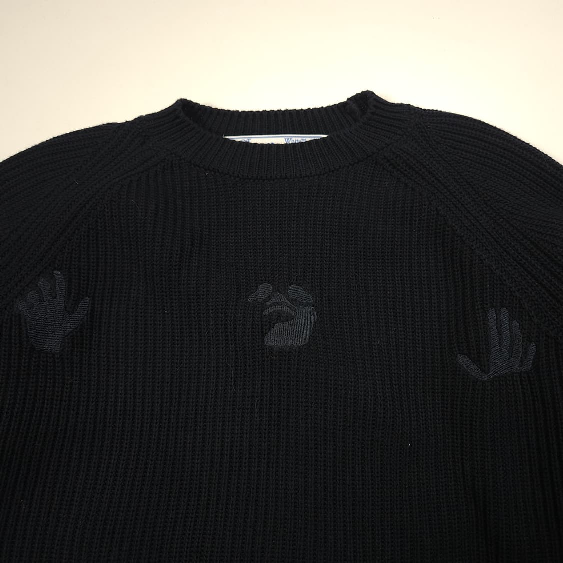 오프화이트 크롭 니트 상품이미지2