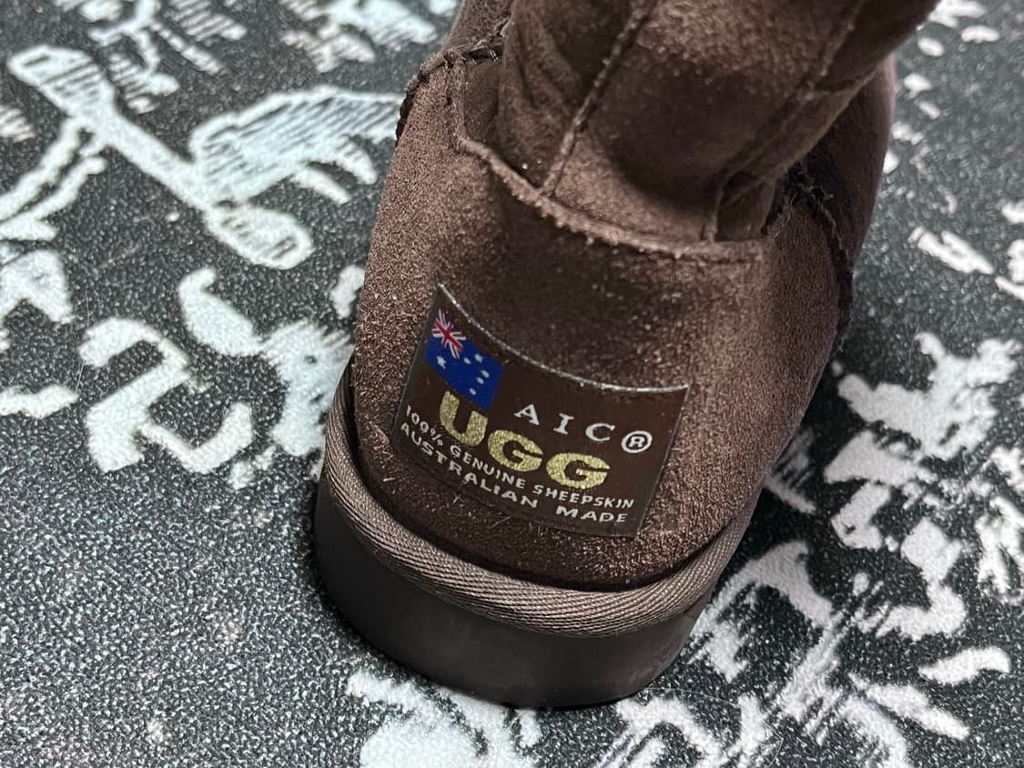 UGG Australia Bailey Button Boots 230 상품이미지4