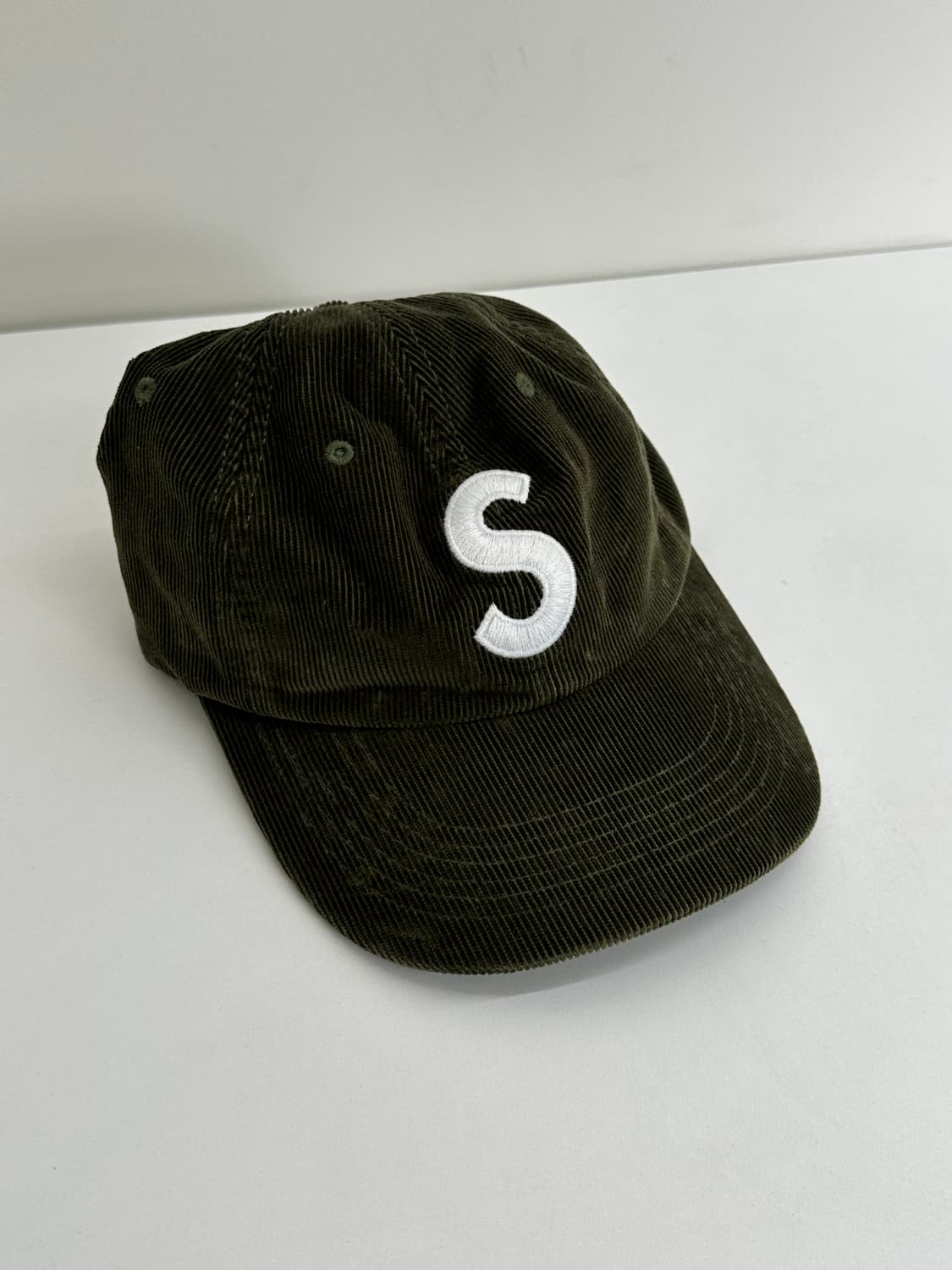 슈프림 파인 웨일 코듀로이 S 로고 6-패널 캡 올리브 상품이미지1
