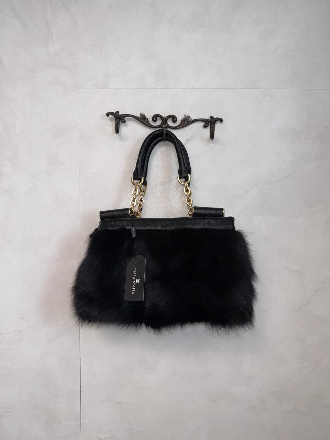Della Stella black cow skin fox fur 숄더백 상품이미지5