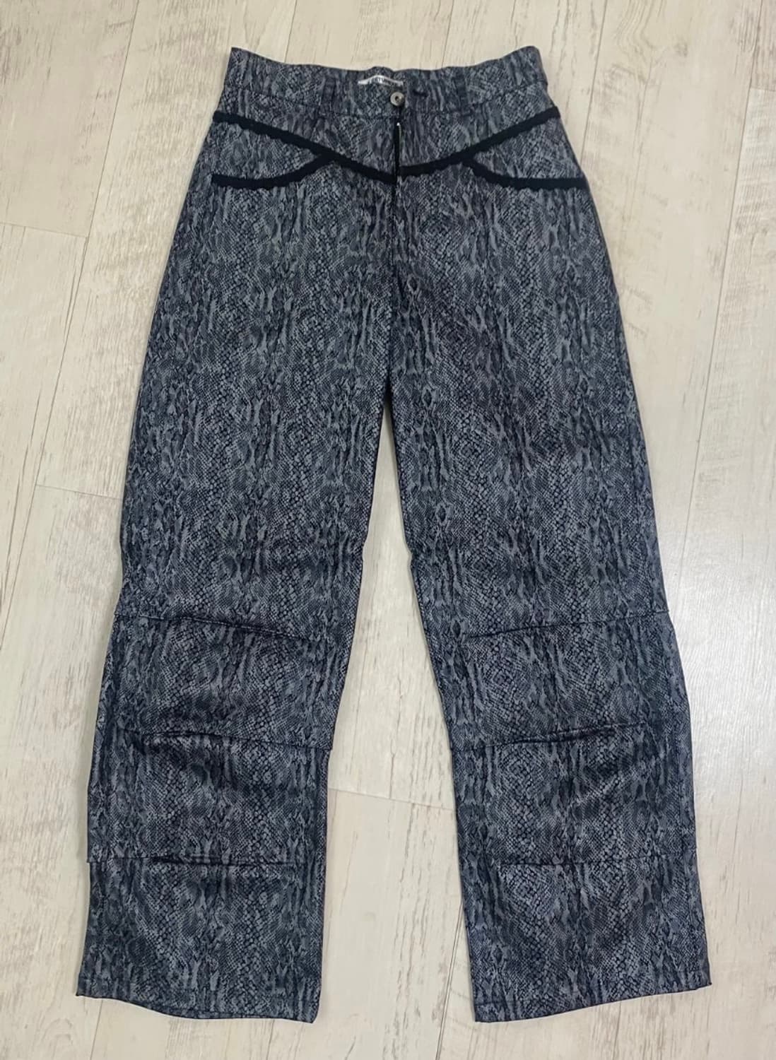 셋업이엑스이 PYTHON LACE PANTS / CHARCOAL (s) 상품이미지2