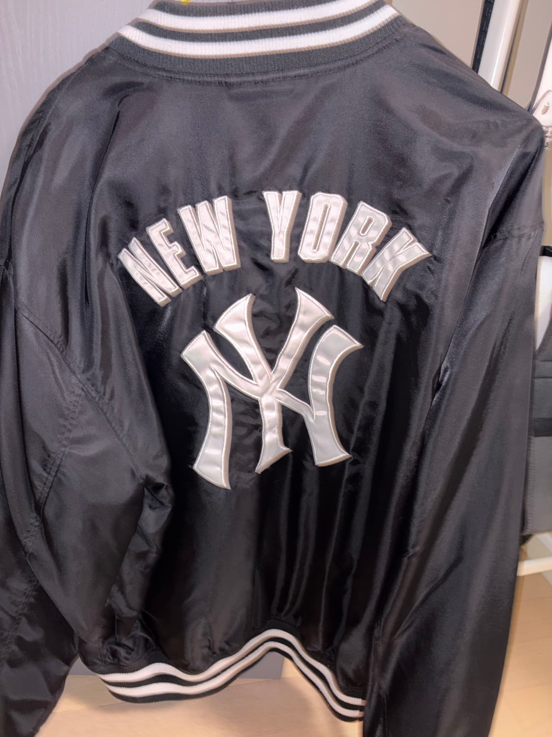 [XL]뉴에라 바시티 자켓 판매합니다 상품이미지2