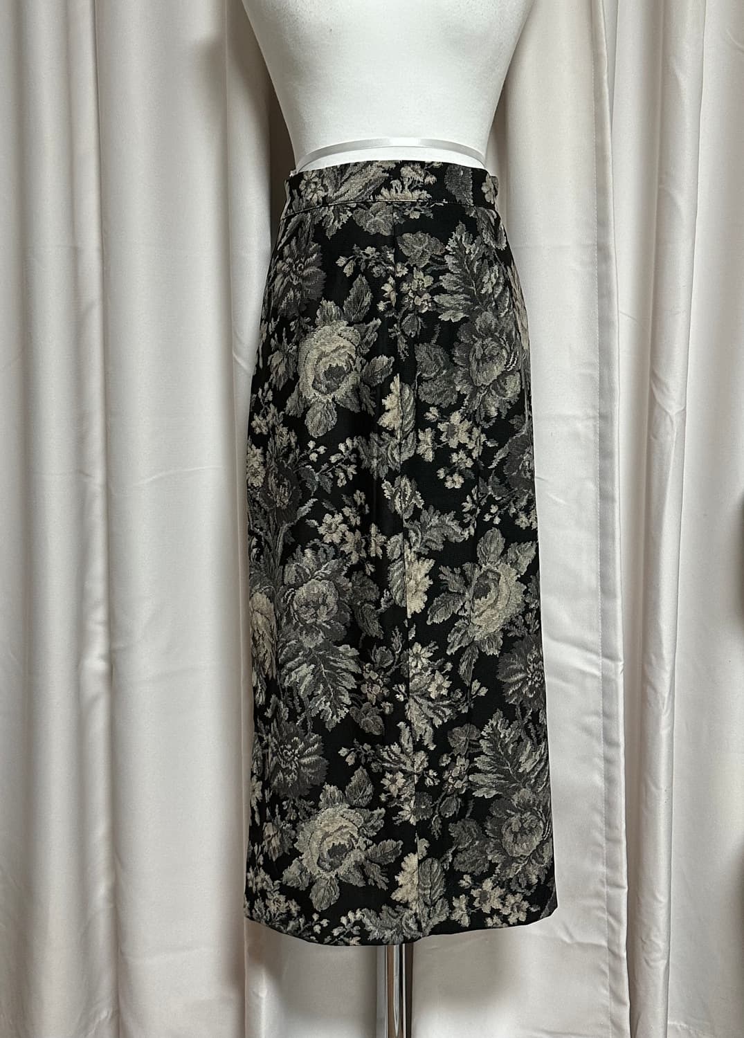 팬시클럽 플라워 패턴 슬릿 롱스커트 (블랙) 미사용품 상품이미지6