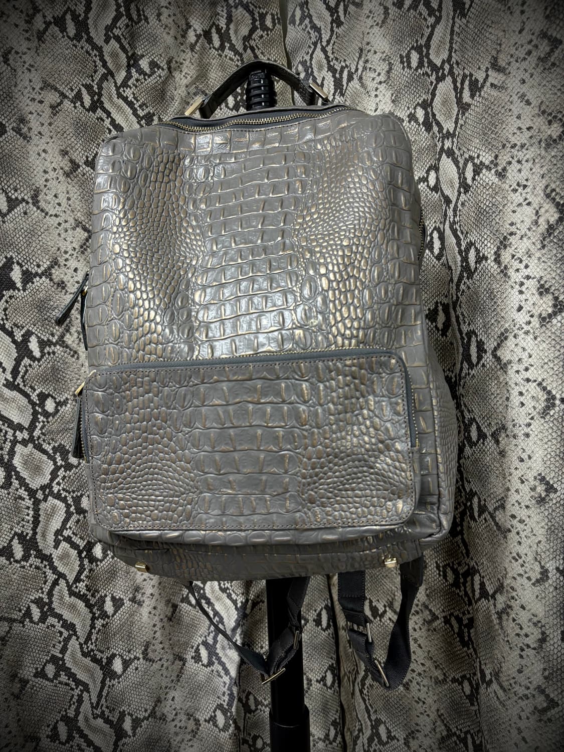 [V-KEI] Metal Crocodile Design BackPack 상품이미지1