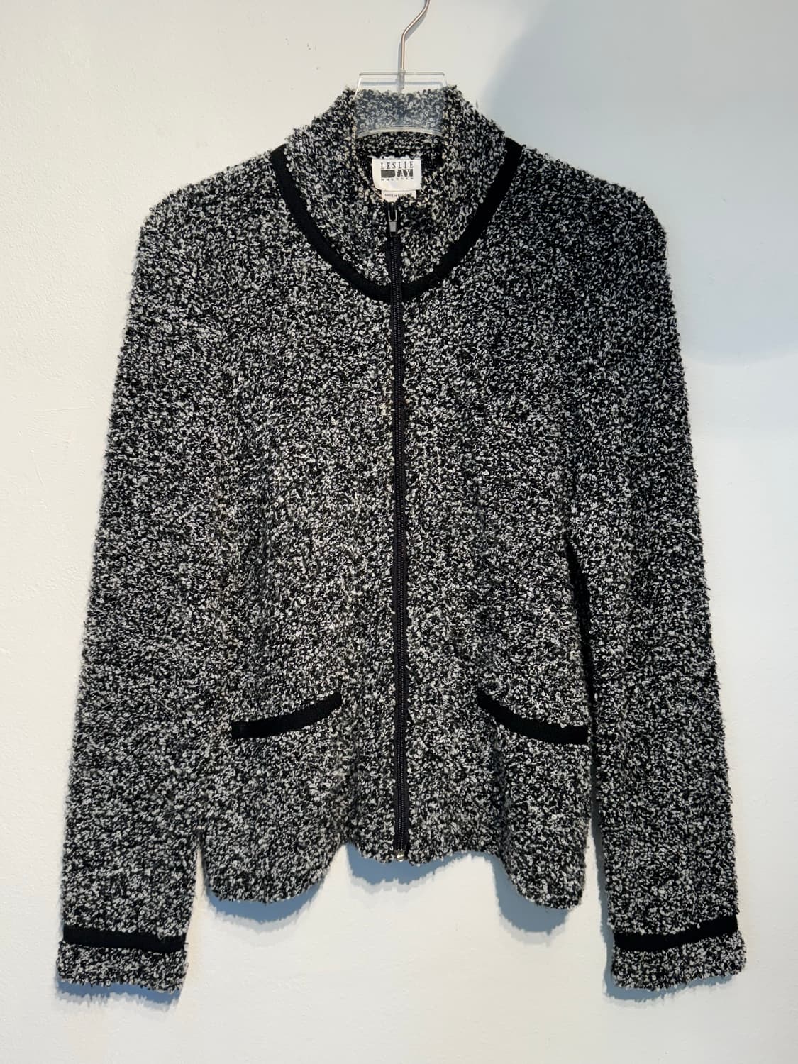 블랙&화이트 부클 집업 니트 상품이미지2