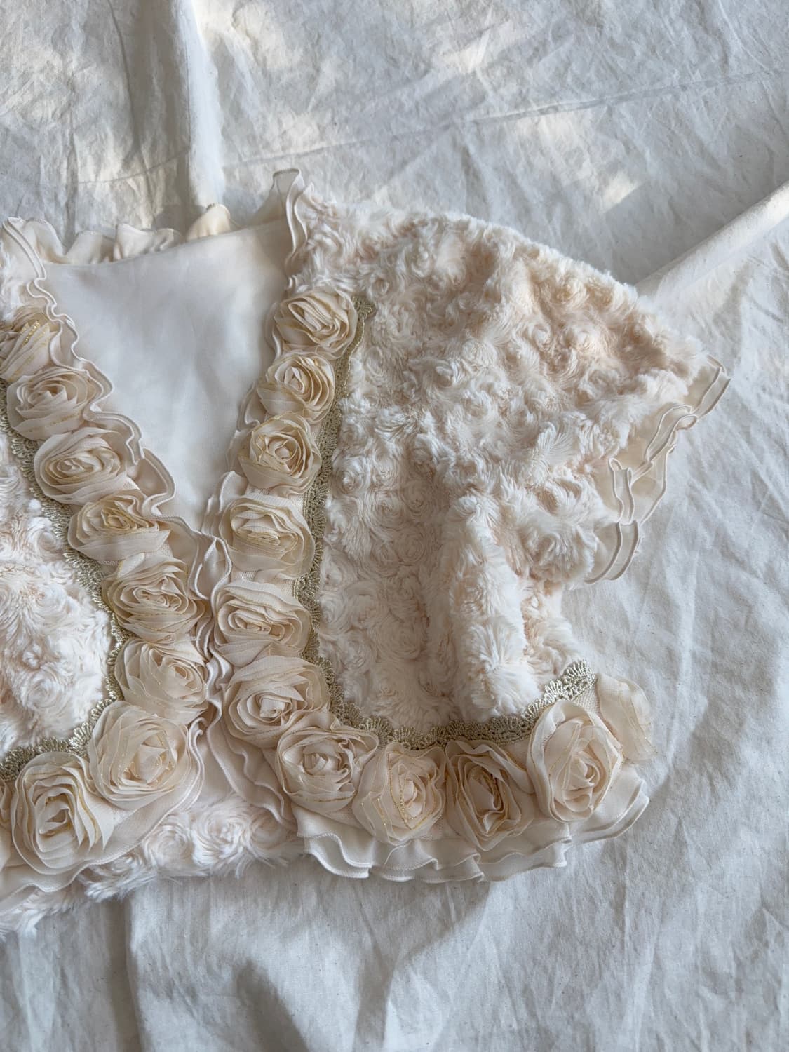 엑시즈팜 라이트베이지 엔틱 페어리 크롭 퍼 볼레로 상품이미지3