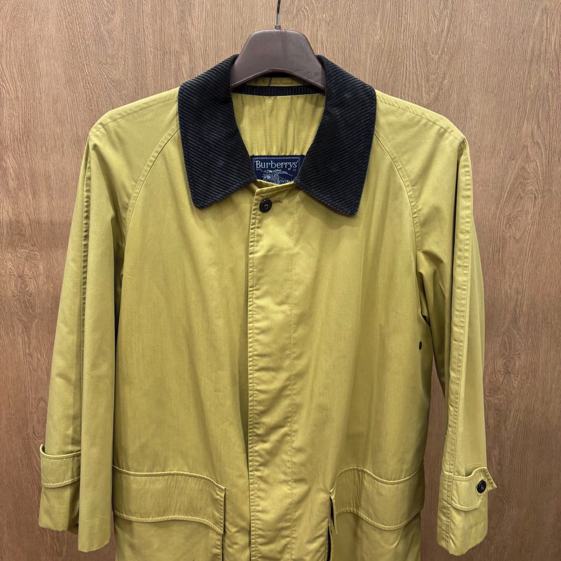 버버리 코튼 블렌드 필드 코트 자켓 코듀로이 카라 디테일 머스타드 옐로우 상품이미지4