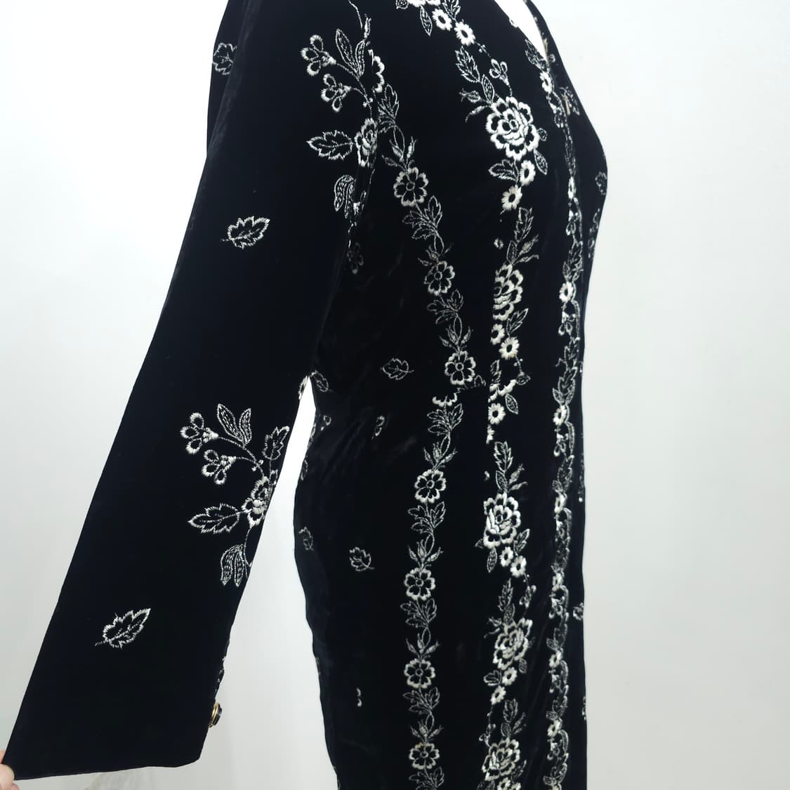 블랙 벨벳 화이트 플라워 자수 원피스 상품이미지8