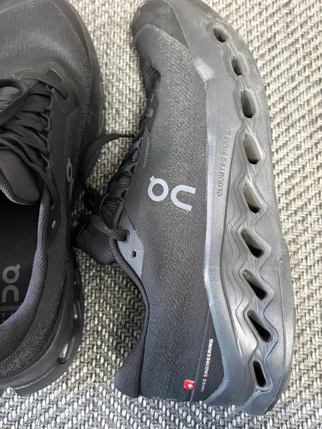 온러닝 클라우드서퍼 트레일2 워터프루프 275
 상품이미지7