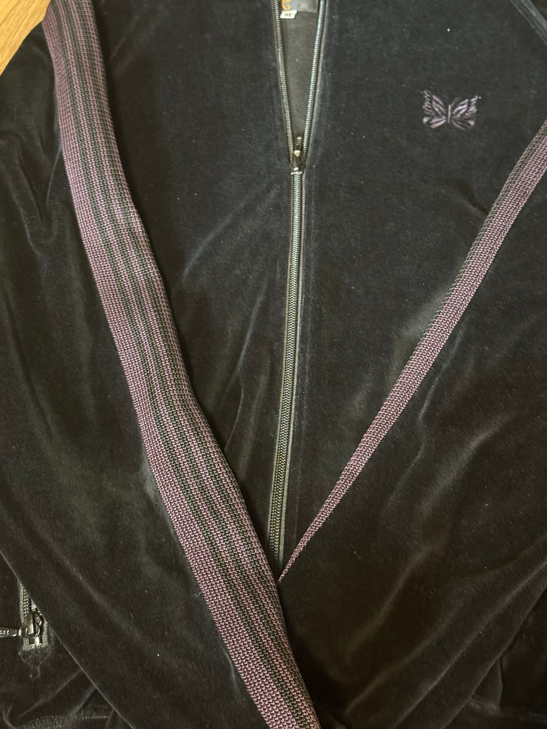 니들스 벨벳 트랙자켓 상의 하의 상품이미지1