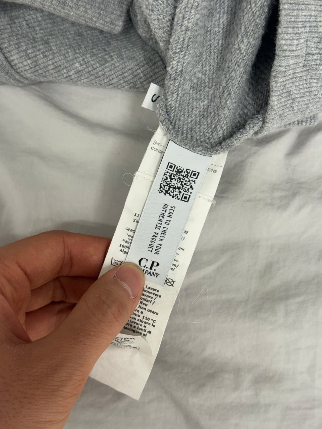 CP컴퍼니 맨투맨 상품이미지3