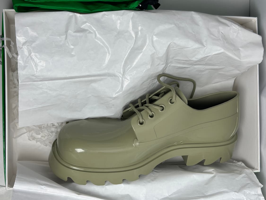 보테가베네타 러버 더비 스트라이드 레이스업 샤이니 레인 슈즈 상품이미지3