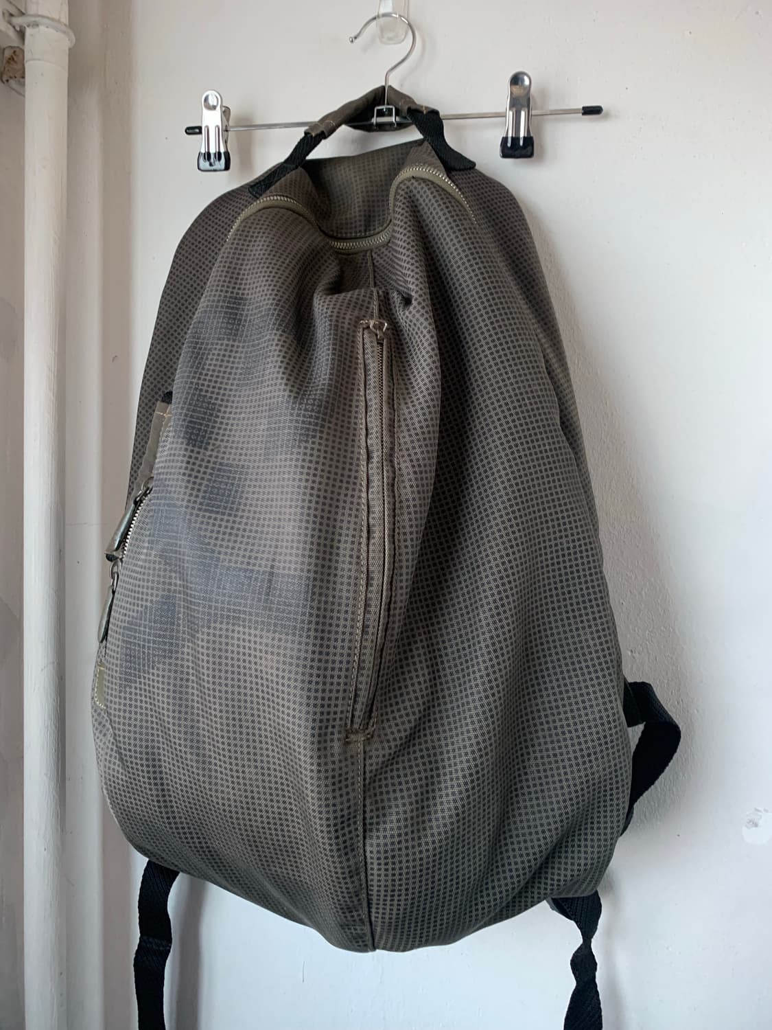 Y-3 로고 올리브 백팩 상품이미지5