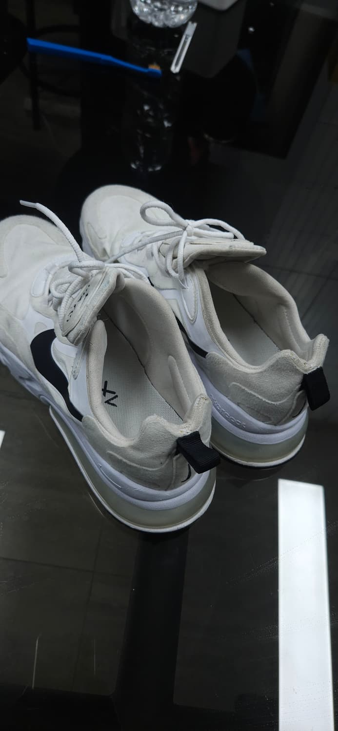 나이키 에어맥스270 리액트

화이트 285 상품이미지5