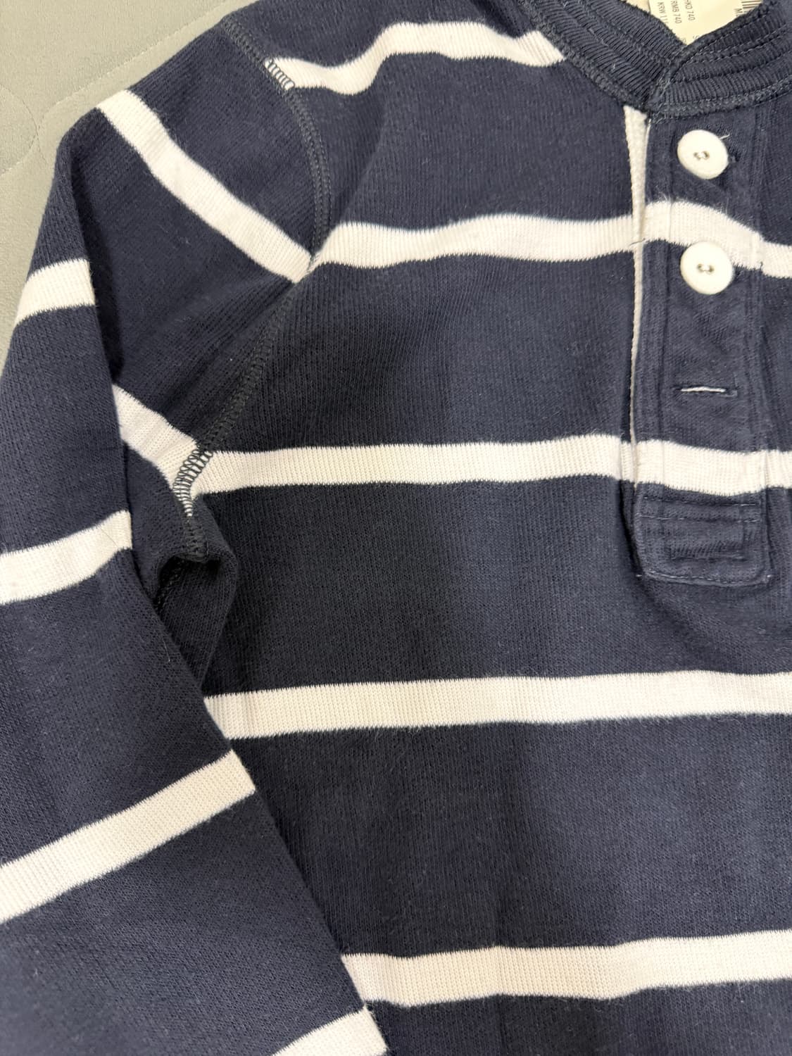 아베크롬비  스트라이프  새상품 인데  보관  미스  엄청  조금  흠? 상품이미지2