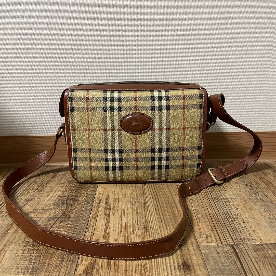 빈티지 버버리 크로스백(하자있음) 상품이미지1