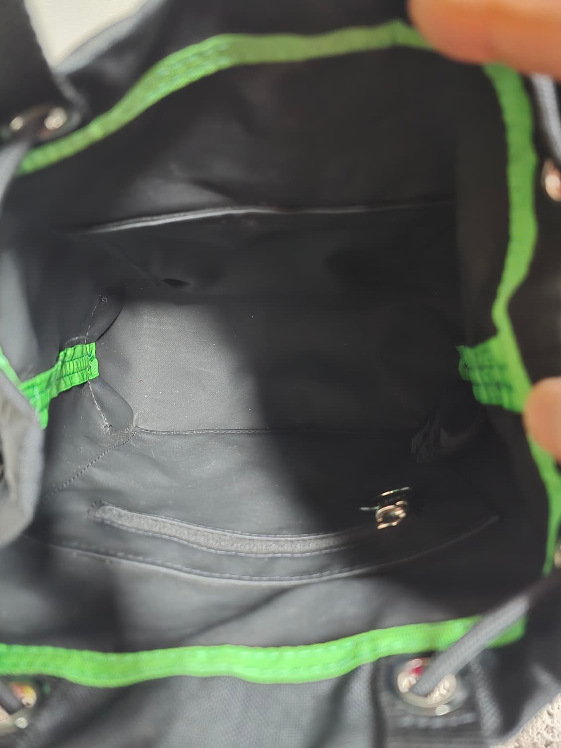 라코스테 블랙 드로우스트링 버킷백 상품이미지6