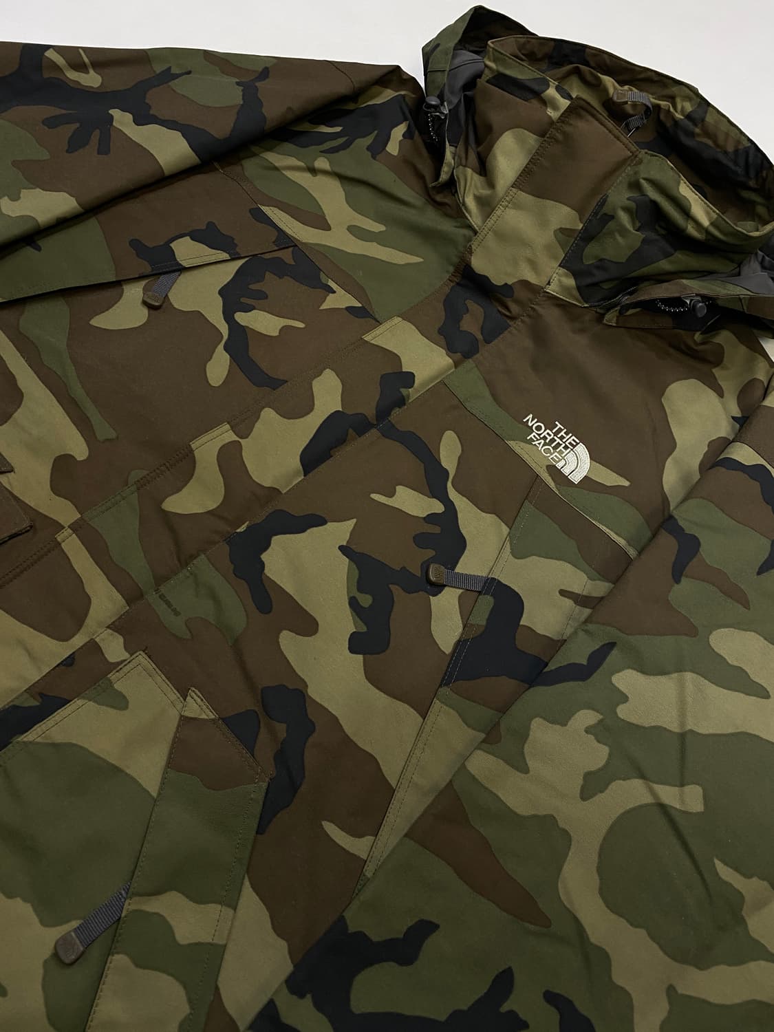 TNF 카모플라쥬 마운틴자켓 상품이미지2