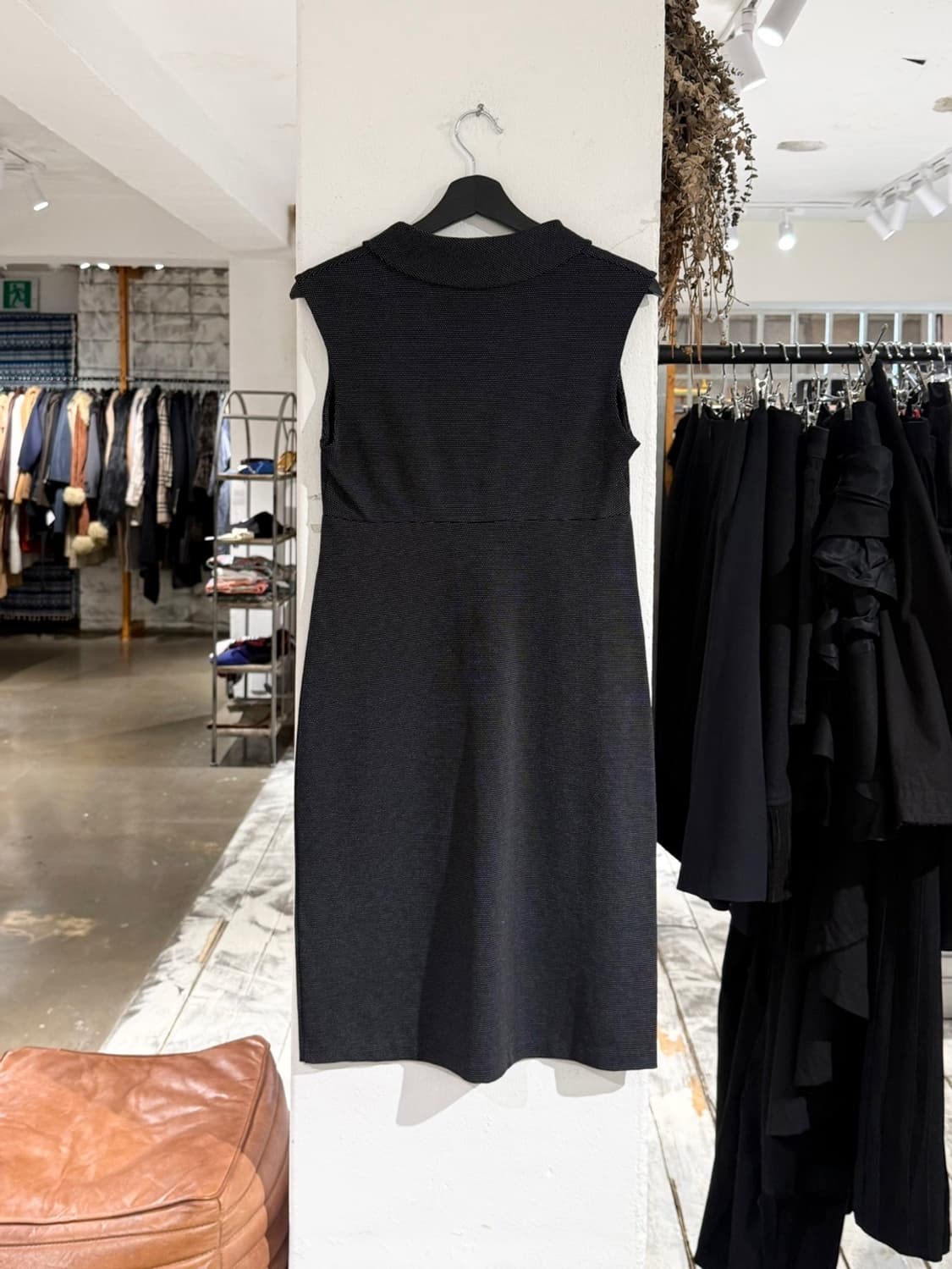 아네스베 블랙 도트 슬리브리스 원피스 상품이미지4