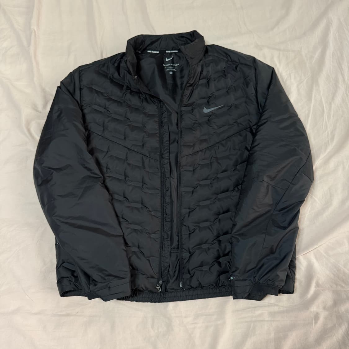 나이키 써마 핏 ADV 에어로로프트 자켓 판매합니다 상품이미지3