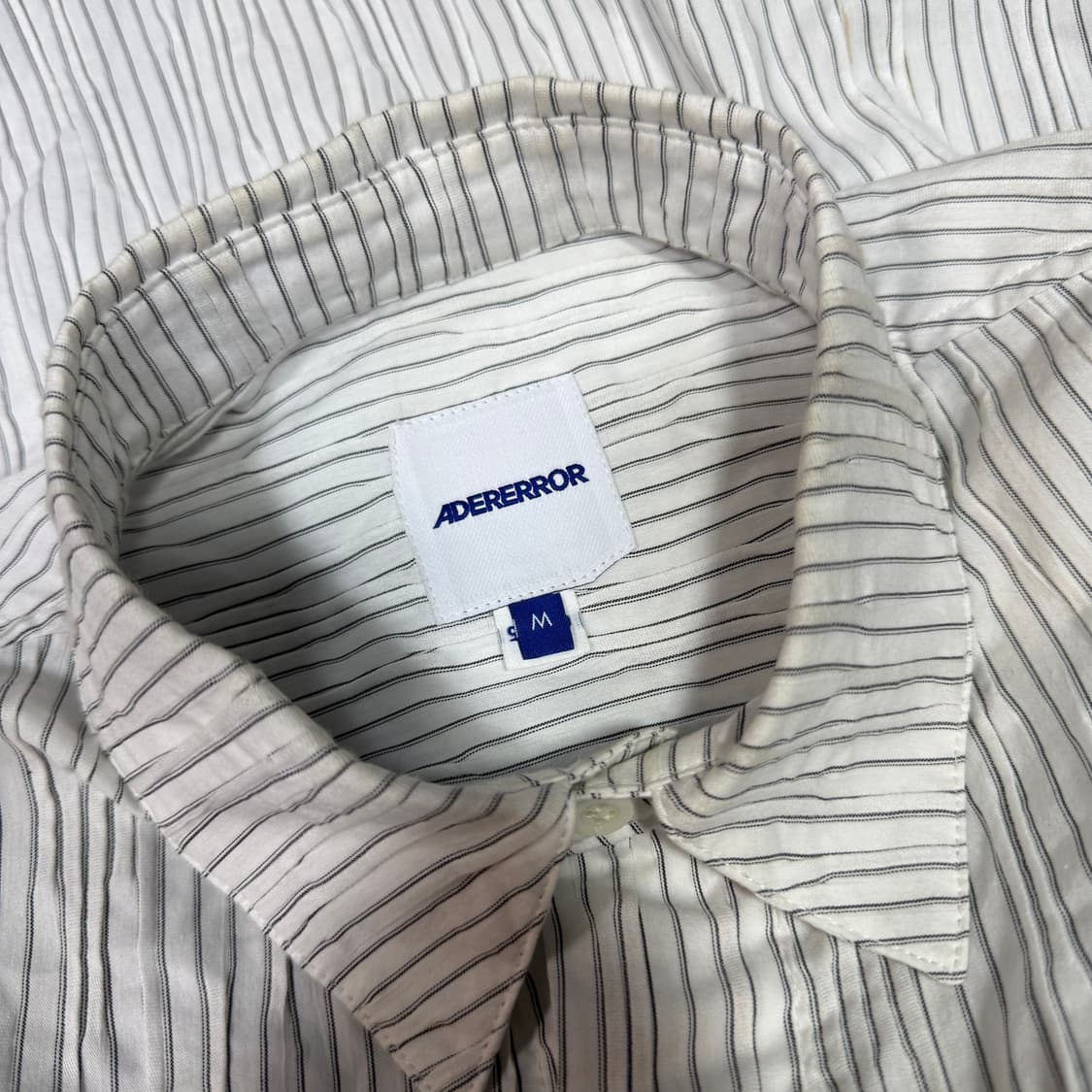 아더에러 주름디테일 스트라이프 셔츠 상품이미지6